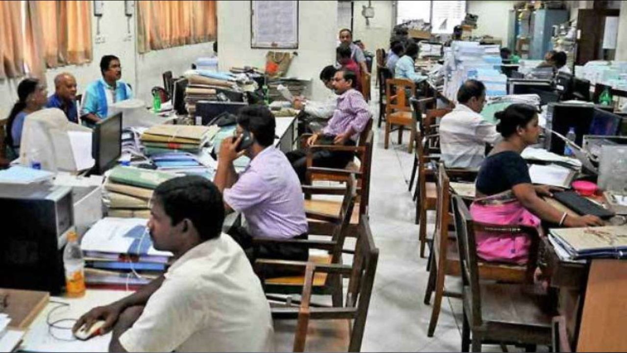 यूपी में बदल सकती है ऑफिस व्यवस्था! हफ्ते में 2 दिन Work From Home, अलग-अलग शिफ्ट में खुलेंगे दफ्तर