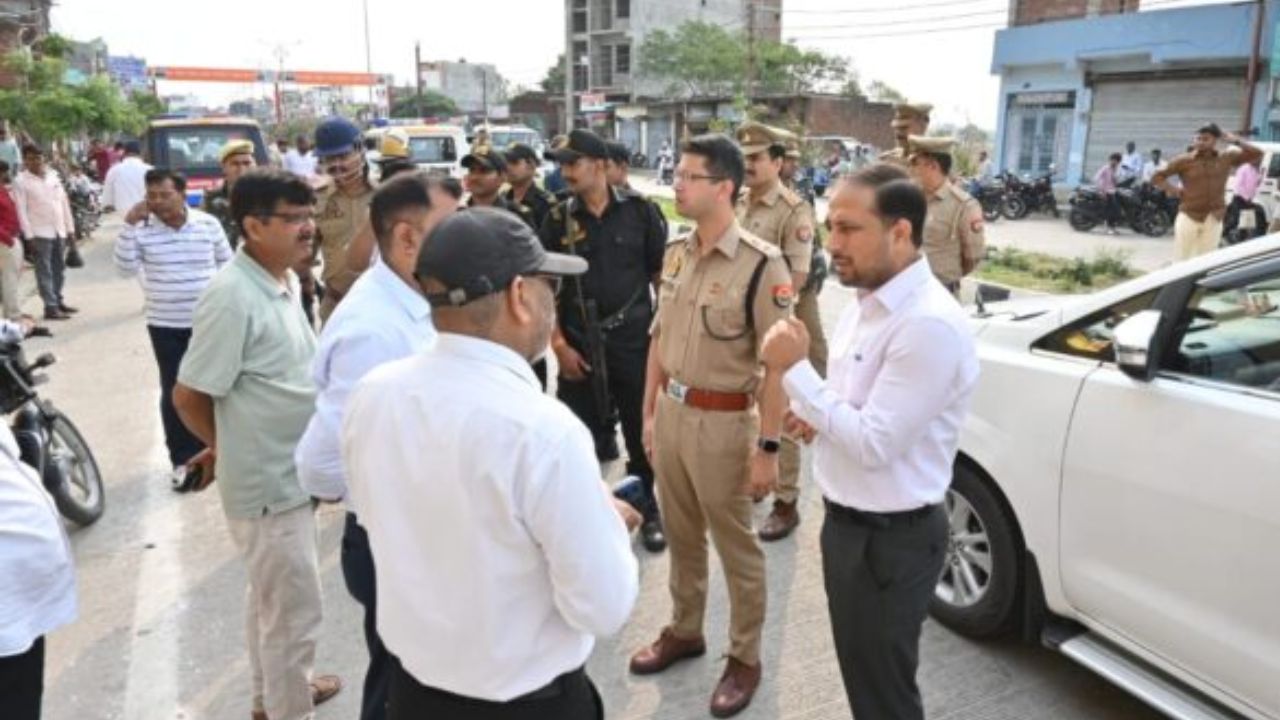 बकरीद को लेकर प्रशासन अलर्ट: डीएम-एसपी ने परतावल में ईदगाहों और संवेदनशील स्थलों का किया निरीक्षण