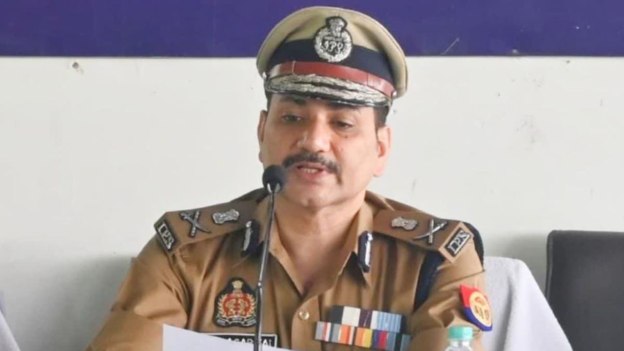 वाराणसी पुलिस महकमे में भारी फेरबदल: SOG-2 भंग, मिर्जामुराद थाना और रोडवेज चौकी प्रभारी लाइन हाजिर