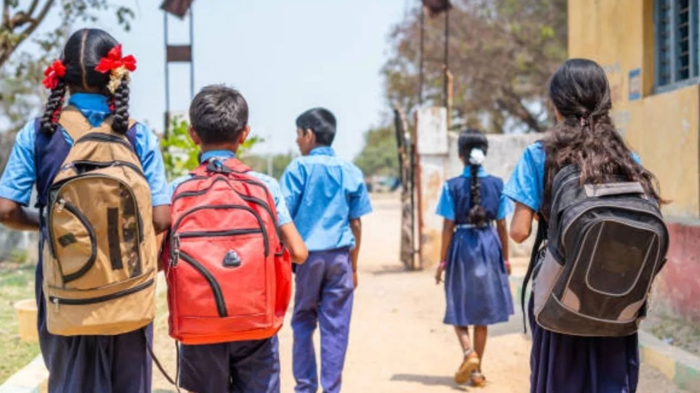 UP School Holidays: उत्तर प्रदेश में गर्मियों की छुट्टियां कब से शुरू होंगी? जानें कितने दिन बंद रहेंगे स्कूल