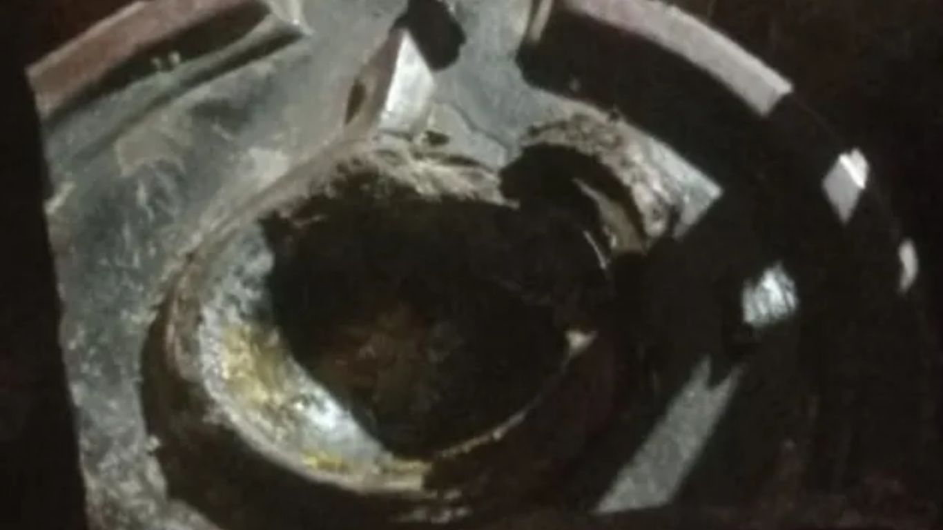 Gonda News: 50 साल पुराने मंदिर में अराजक तत्वों ने तोड़ी शिवलिंग और नंदी की मूर्ति; आक्रोश में 20 गांव, जानें क्या है मामला