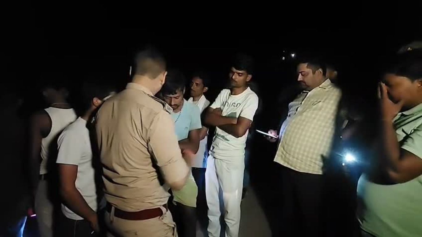 Hamirpur News: हमीरपुर में बड़ा हादसा, यमुना में डूबी 8 लोगों से भरी नाव; चीख-पुकार के बीच तलाश शुरू