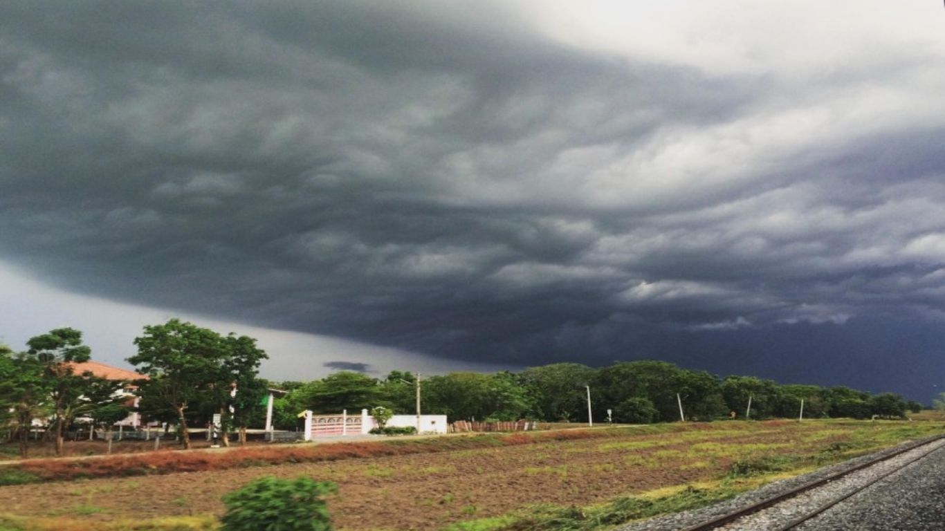 Weather Update: यूपी में फिर बदलेगा मौसम का मिजाज; 4 मई से आंधी-बारिश का नया दौर, भीषण गर्मी के बीच मिलेगी राहत