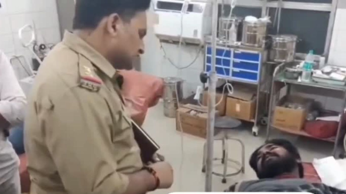 Etah: जैथरा में अज्ञात बदमाशों ने युवक को मारी गोली, पेशाब करने के लिए गाड़ी रोकते ही हुआ हमला