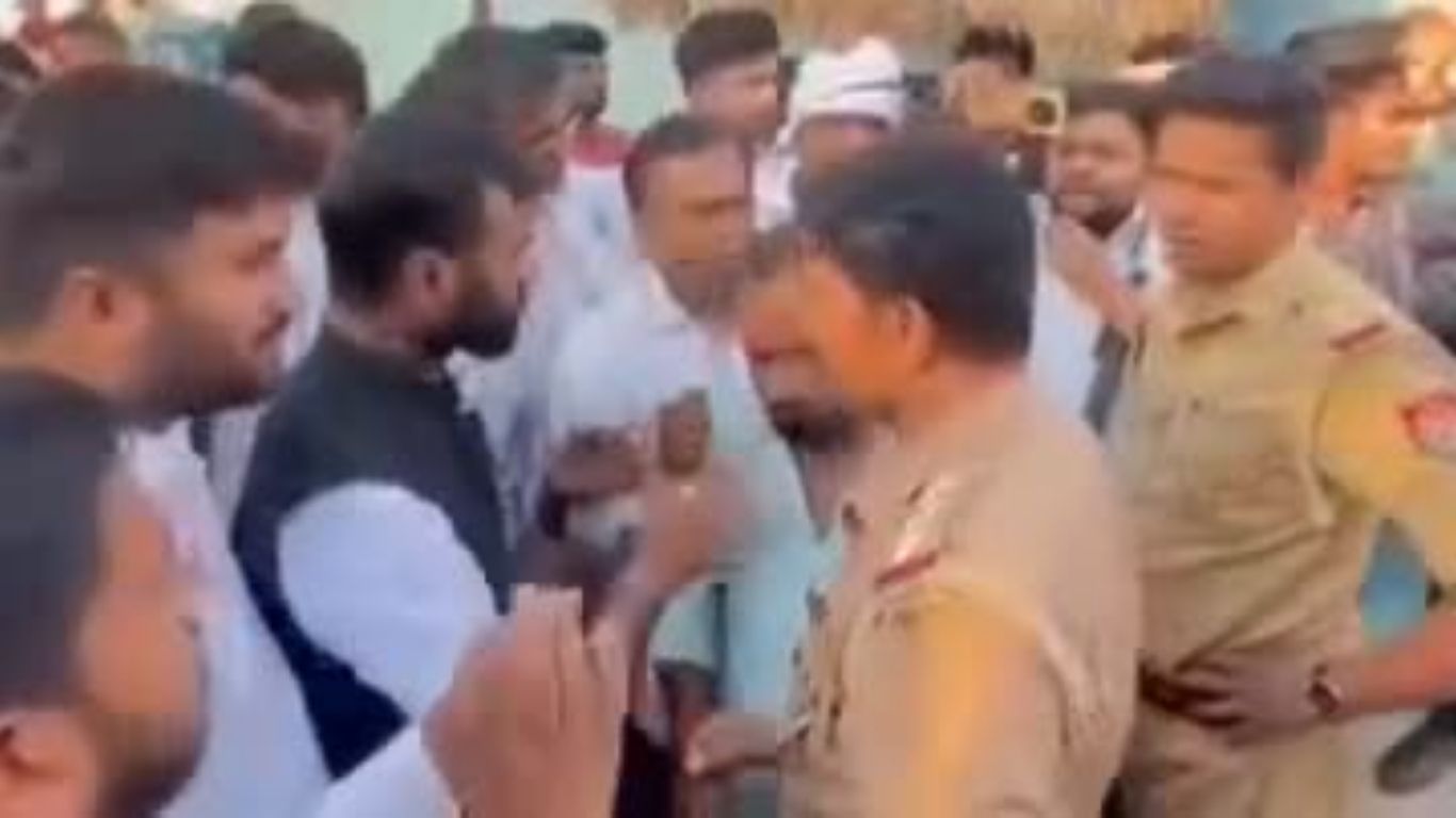 Fatehpur: मंगेतर के सामने युवती से दरिंदगी पर मचा बवाल, पीड़िता के परिजनों से मिलने जा रहे कार्यकर्ताओं की पुलिस से धक्का-मुक्की