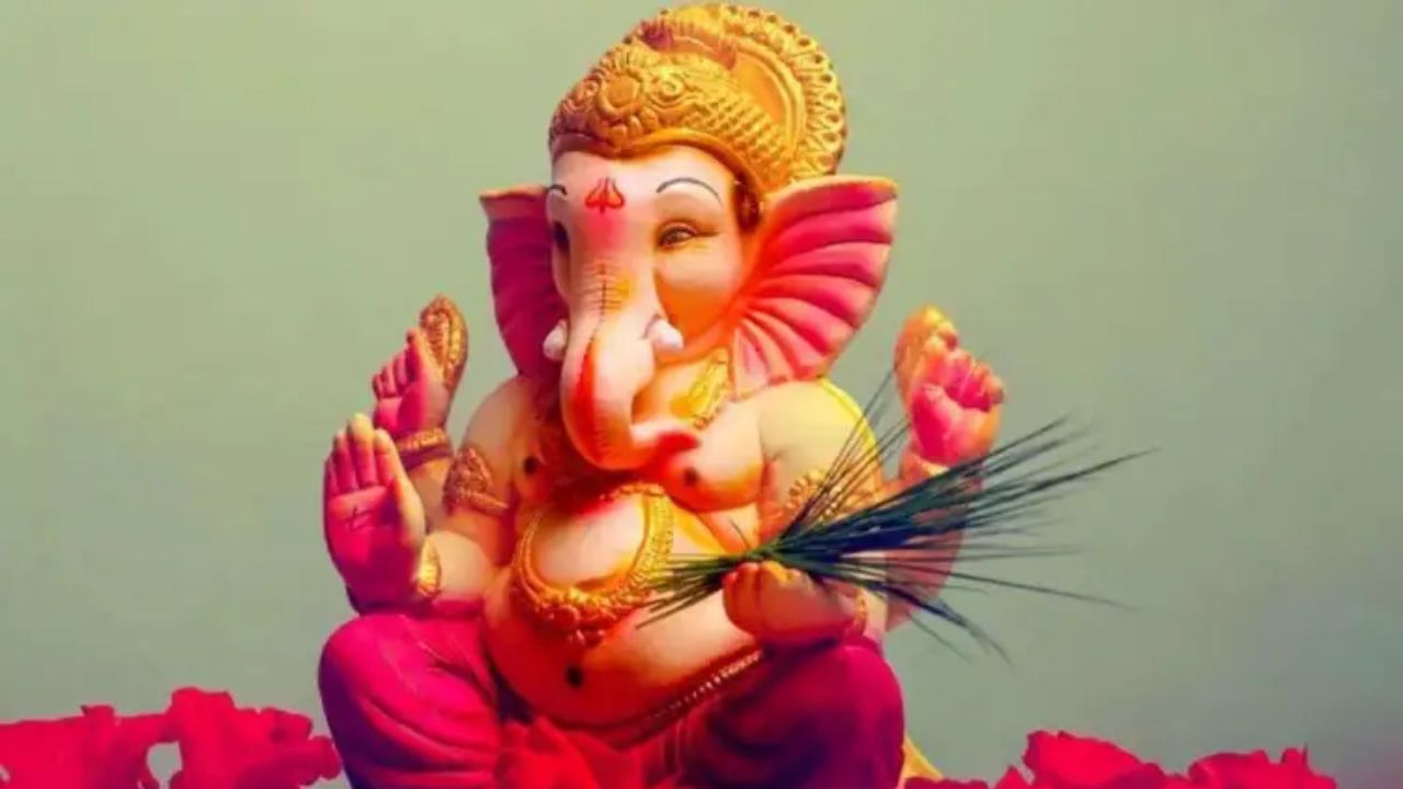 Varda Chaturthi 2026: कैसे करें गणपति पूजा और क्या है धार्मिक महत्व? जानिये पूरी पूजा विधि