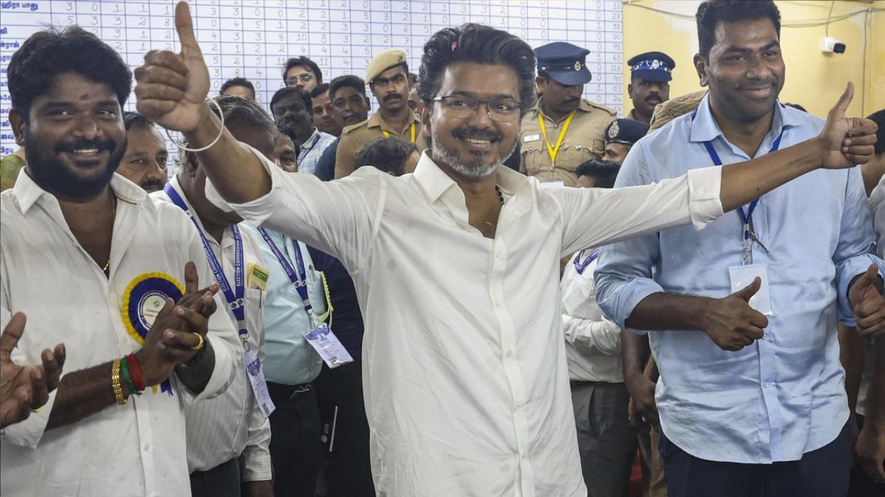 तमिलनाडु में ‘Vijay Thalapathy’ की सरकार तय? CPI-CPI(M) और VCK के समर्थन से बहुमत के करीब TVK