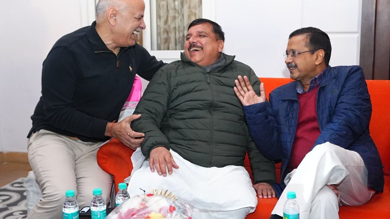 दिल्ली हाई कोर्ट का बड़ा एक्शन : केजरीवाल, सिसोदिया और संजय सिंह को नोटिस, आखिर मामला क्या है?