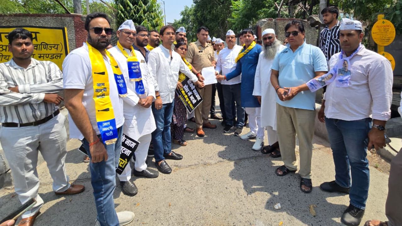 बिजली बिल और कटौती पर AAP ने खोला मोर्चा, नोएडा में बड़ा प्रदर्शन