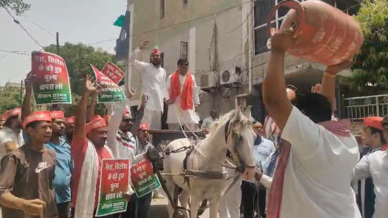 आगरा में सपा प्रदर्शन पर बवाल, सांसद रामजीलाल सुमन हाउस अरेस्ट, पुलिस से तीखी नोंकझोंक