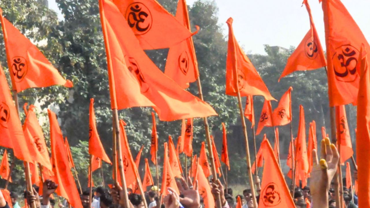 आगरा में बजरंग दल का नाम लेकर रोका वाहन, फिर मांगे पैसे