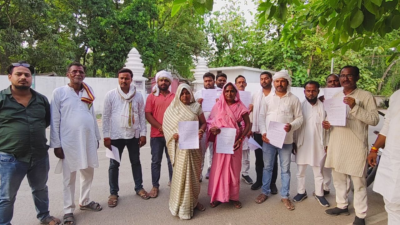 Ballia: सभासदों ने ईओ और नगरपंचायत अध्यक्ष पर लगाये ये बड़े आरोप