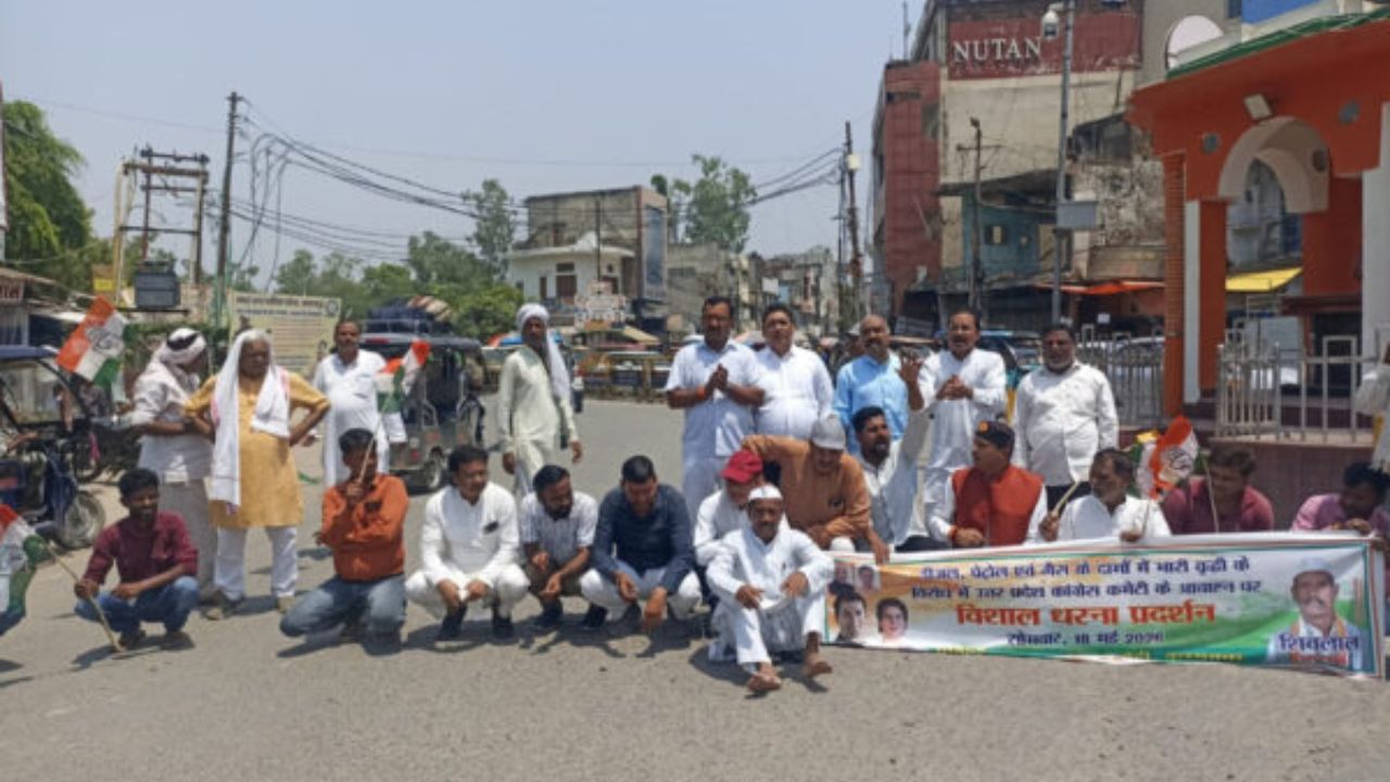 सड़क पर थमी रफ्तार, जनता के गुस्से ने बढ़ाई सरकार की टेंशन! बलरामपुर में कांग्रेस का बड़ा प्रदर्शन