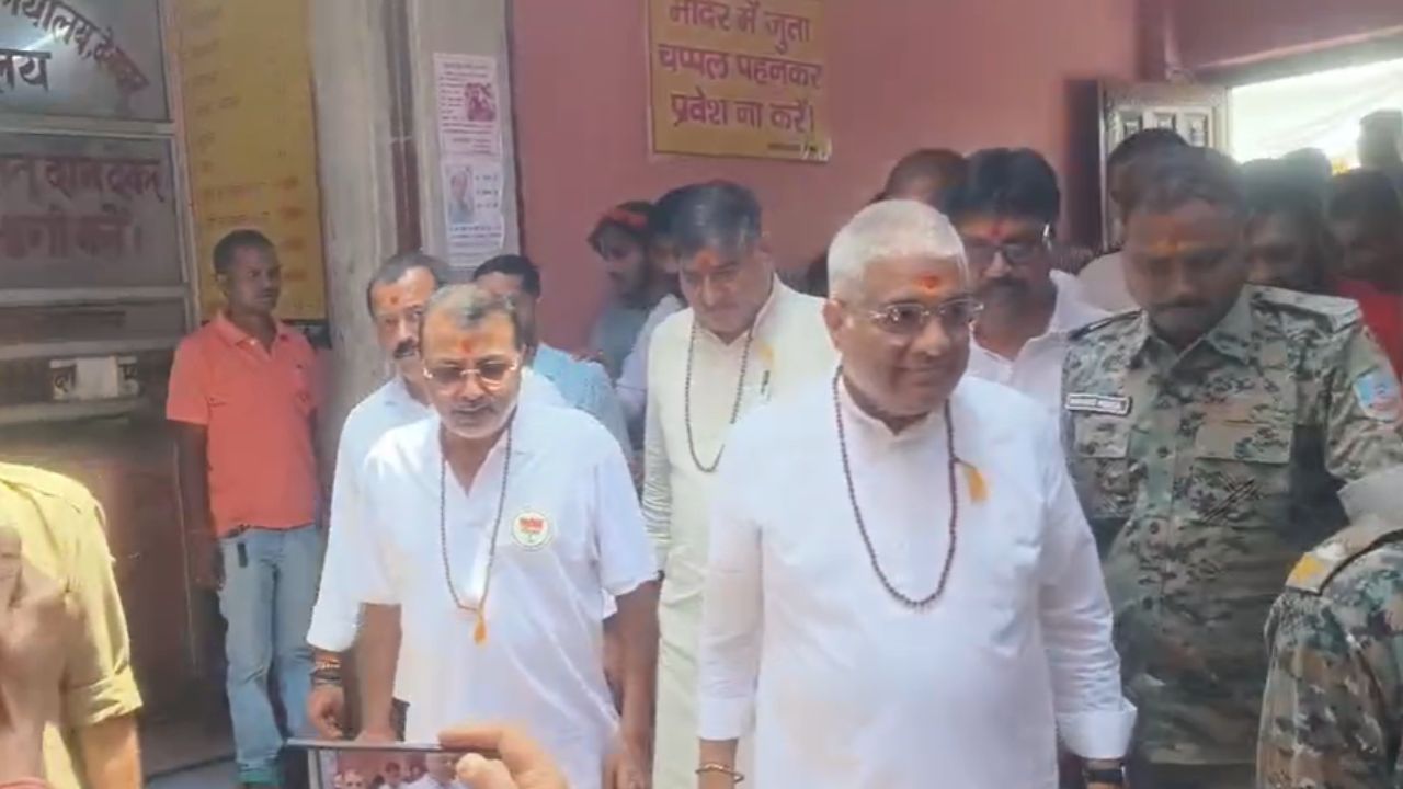 पश्चिम बंगाल की जीत के बाद बाबा बैद्यनाथ धाम पहुंचे भूपेंद्र यादव और निशिकांत दुबे