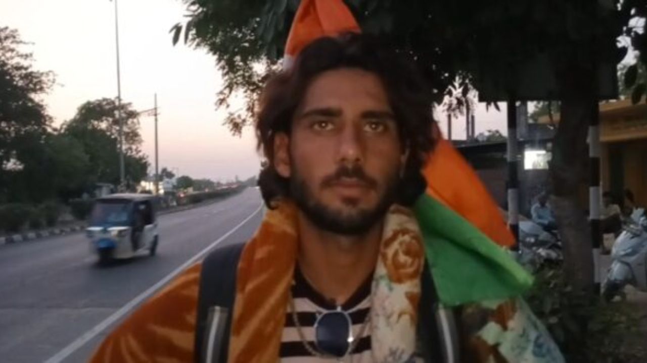 Sambhal to Deoghar Padayatra: चार धाम और 12 ज्योतिर्लिंगों की पैदल यात्रा पर निकले भूरा यादव, लिया ये संकल्प