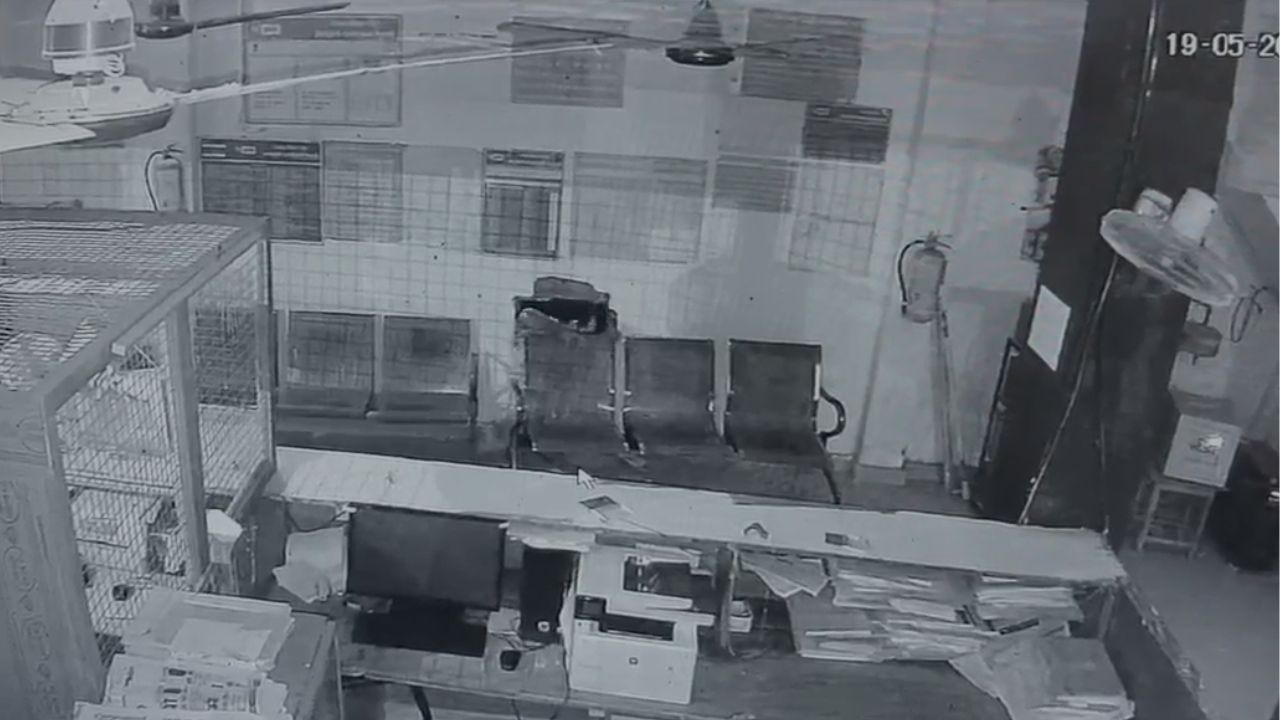 बदायूं में बड़ा वारदात! PNB बैंक की दीवार काटकर चोरी की कोशिश, CCTV में चोर कैद