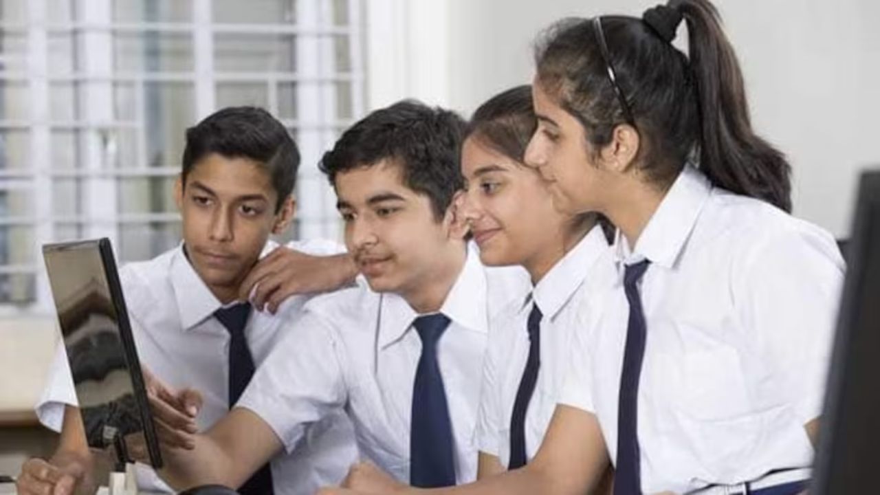 CBSE 12th Result: सीबीएसई 12वीं का रिजल्ट जारी, लड़कियों ने मारी बाजी