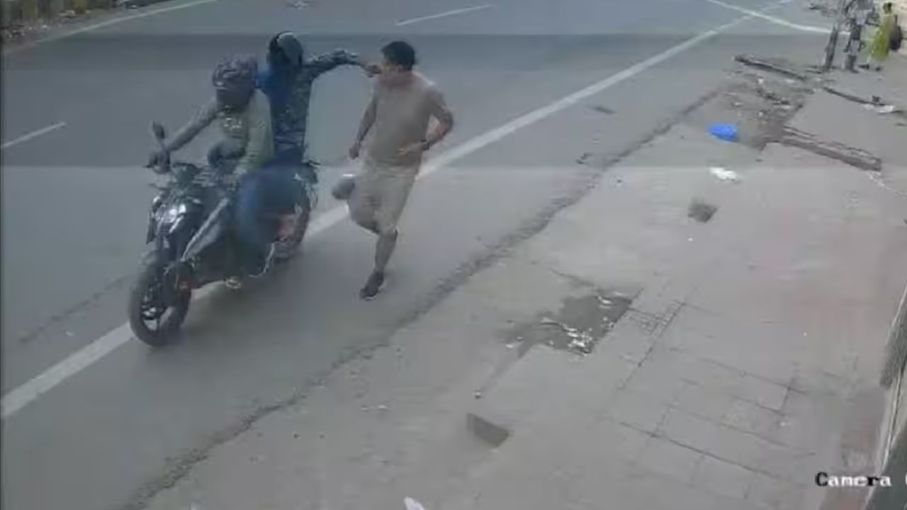 Patna में गुंडाराज! RJD विधायक के भाई से दिनदहाड़े चेन स्नैचिंग, CCTV में कैद हुई वारदात