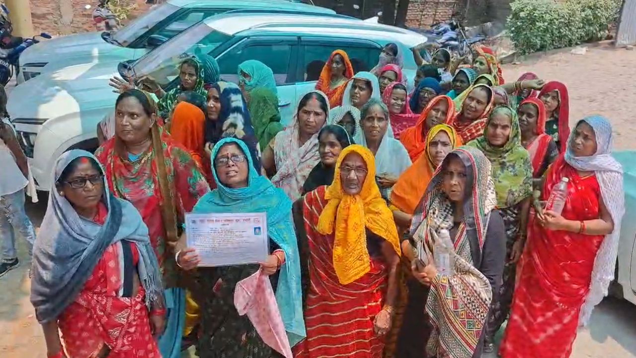 हम गरीब हैं, इतना बिल कैसे दें… स्मार्ट मीटर के विरोध में सड़क पर उतरीं महिलाएं