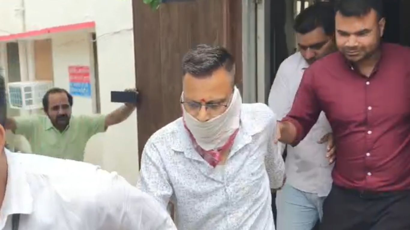 सहारनपुर में रिश्वत की डील पड़ी भारी, मौके पर ही दबोचा गया