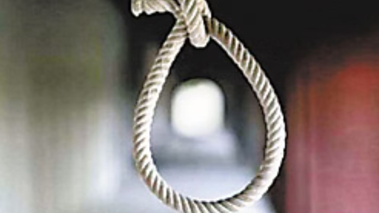 बलिया में नए डेरे में फंदे से लटका मिला शव, मचा हड़कंप