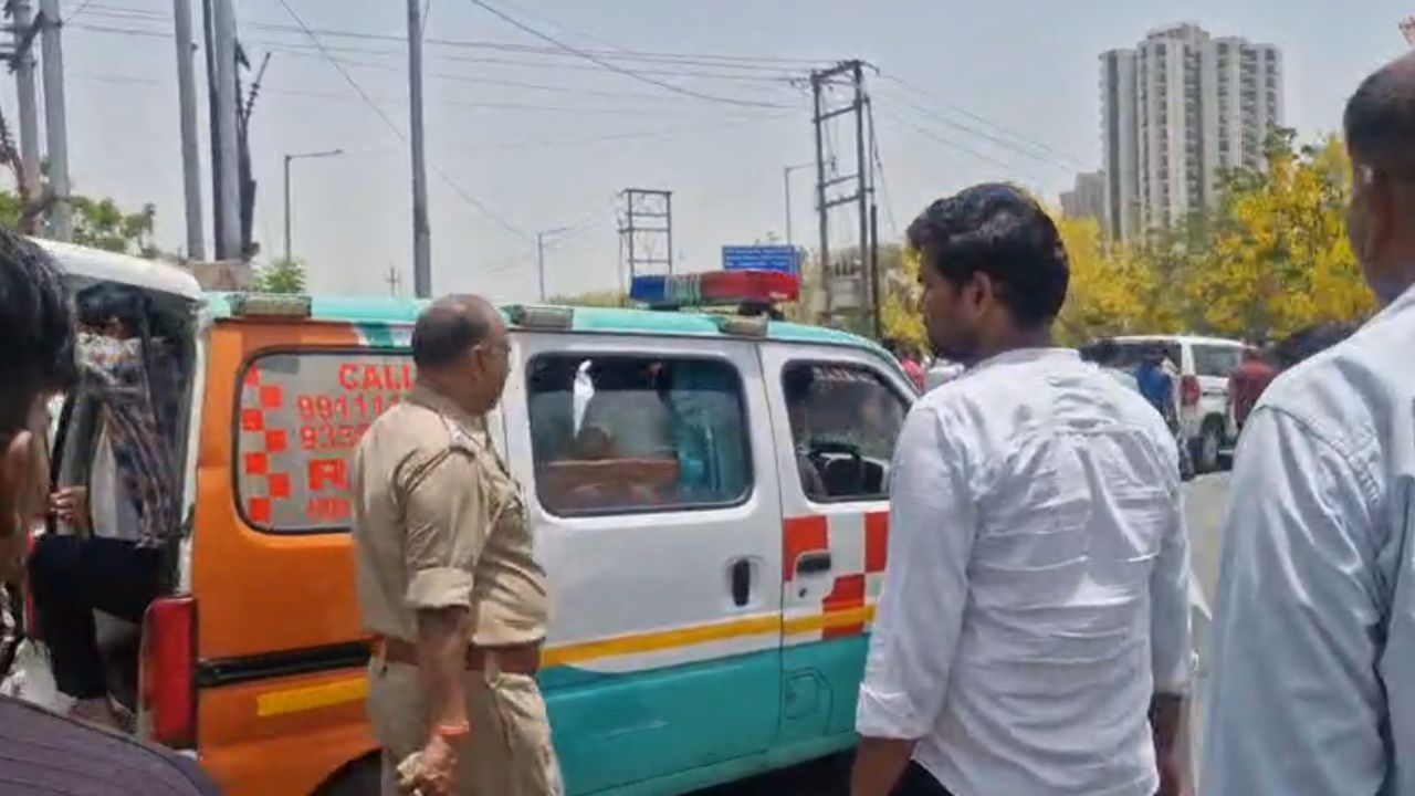 ग्रेटर नोएडा दीपक नागर हत्याकांड: आश्वासन मिलने पर परिजनों ने शव को सड़क से उठाया, पुलिस ने कहा- तगड़ी कार्रवाई करेंगे