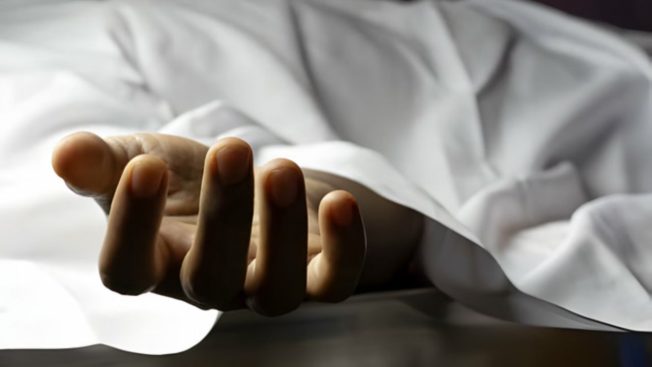 देहरादून में सनसनी: खुद की सरकारी कार्बाइन से चलीं 11 गोलियां, एयरपोर्ट गेस्ट हाउस में तैनात हेड कांस्टेबल की मौत