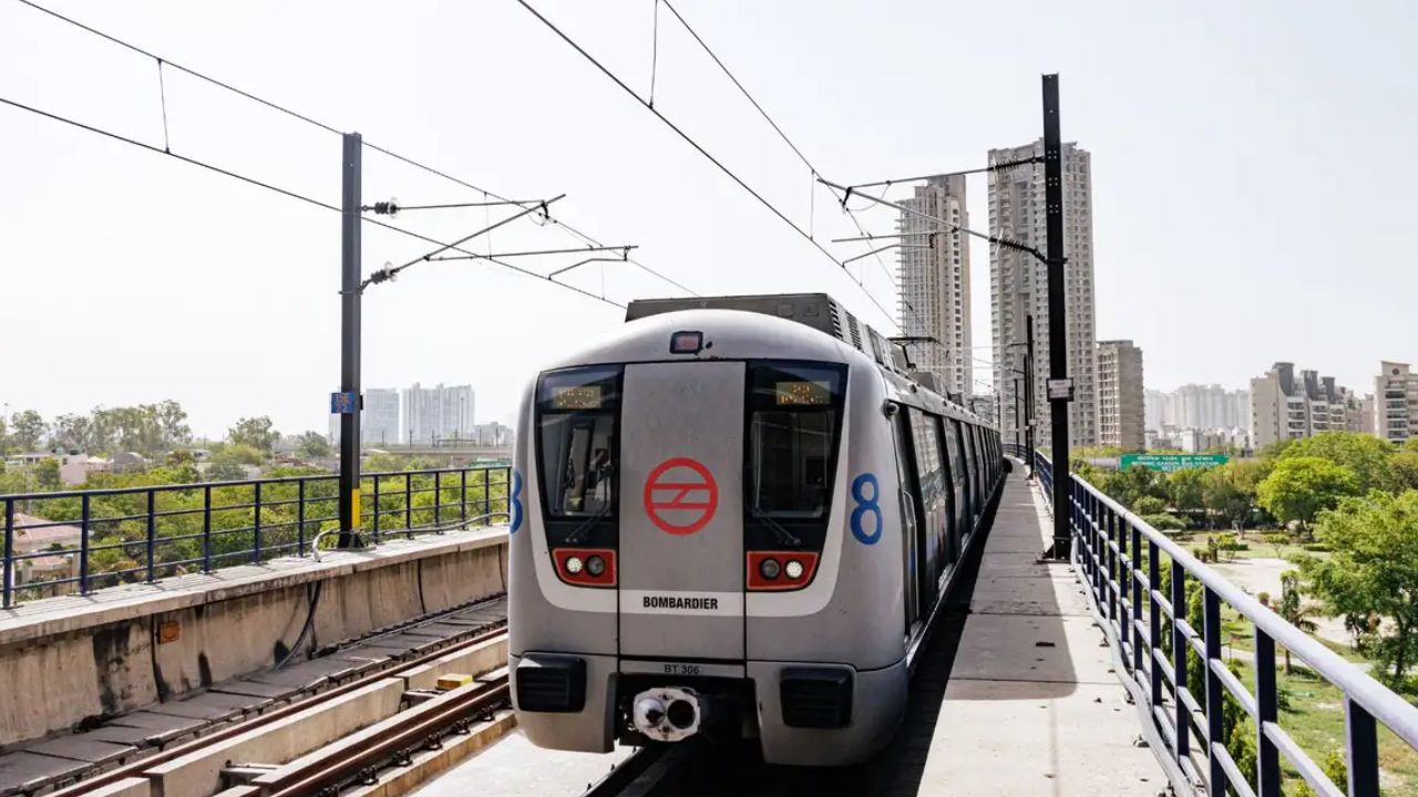 Delhi Metro स्टेशनों के बाहर बदलेगी तस्वीर, ट्रैफिक जाम खत्म करने की ये बड़ा प्लान