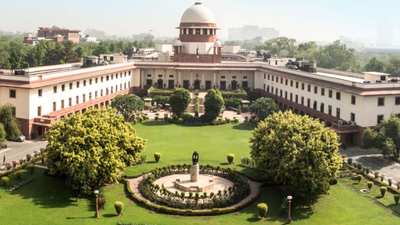 सुप्रीम कोर्ट की बड़ी टिप्पणी- हिंदू धर्म जीवन जीने का तरीका…मंदिर जाना जरूरी नहीं