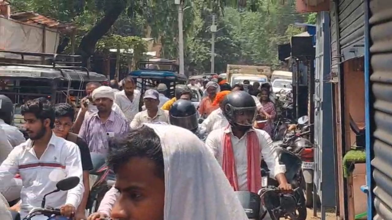 Deoria: कचहरी मार्ग बना जी का जंजाल, अवैध पार्किंग वसूली से जनता परेशान