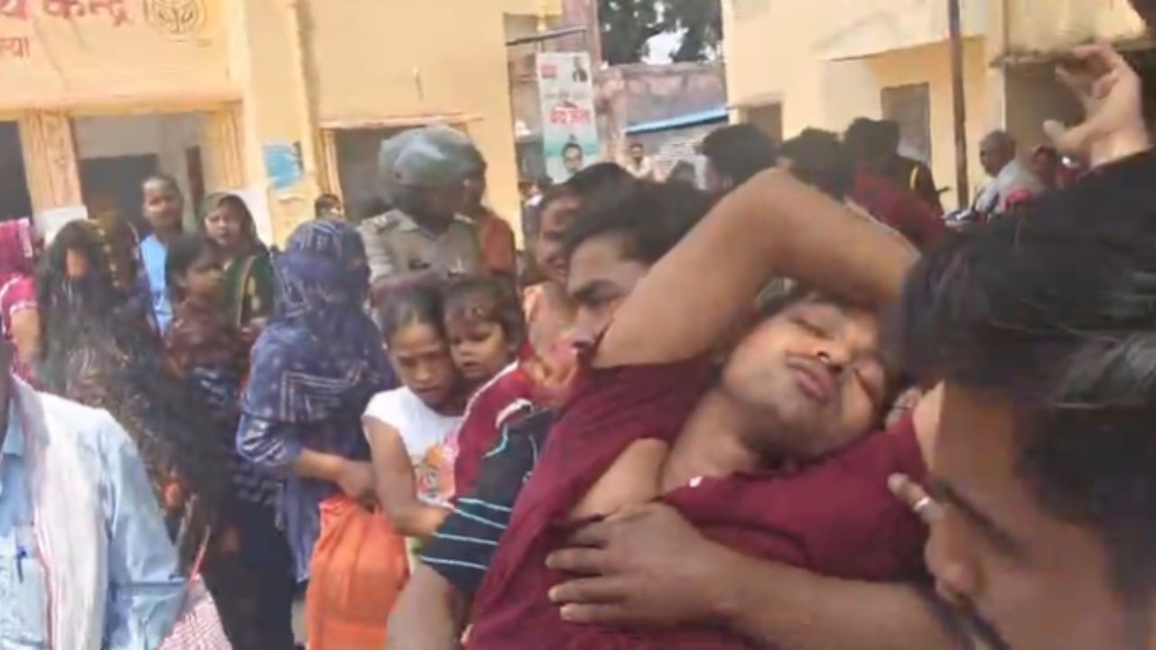 Deoria: फरियादी को पुलिसकर्मियों ने कमरे में बंद कर बेरहमी से पीटा,मेडिकल कॉलेज रेफर