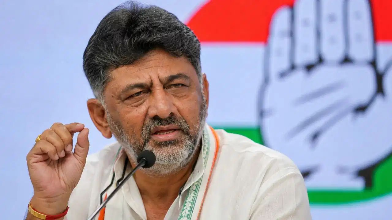 कभी अपनों ने ही रोका था रास्ता, आज CM की रेस में सबसे आगे; जानिए कैसे डीके शिवकुमार बने कांग्रेस के सबसे भरोसेमंद सिपहसालार