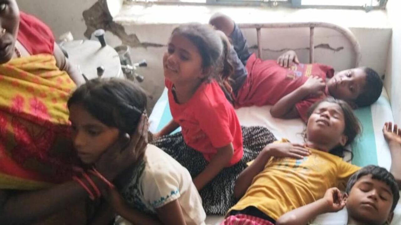 Bihar Food Poisoning: स्कूल का खाना खाते ही 20 से अधिक बच्चे बीमार, कई की हालत गंभीर, पढ़ें पूरी खबर
