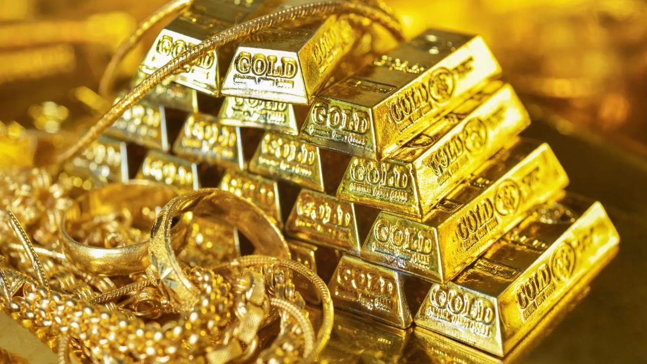 Gold Price Today: MCX पर गोल्ड ने पकड़ी रफ्तार, दिल्ली सर्राफा बाजार में मिला-जुला रुख, पढ़ें ताजा अपडेट
