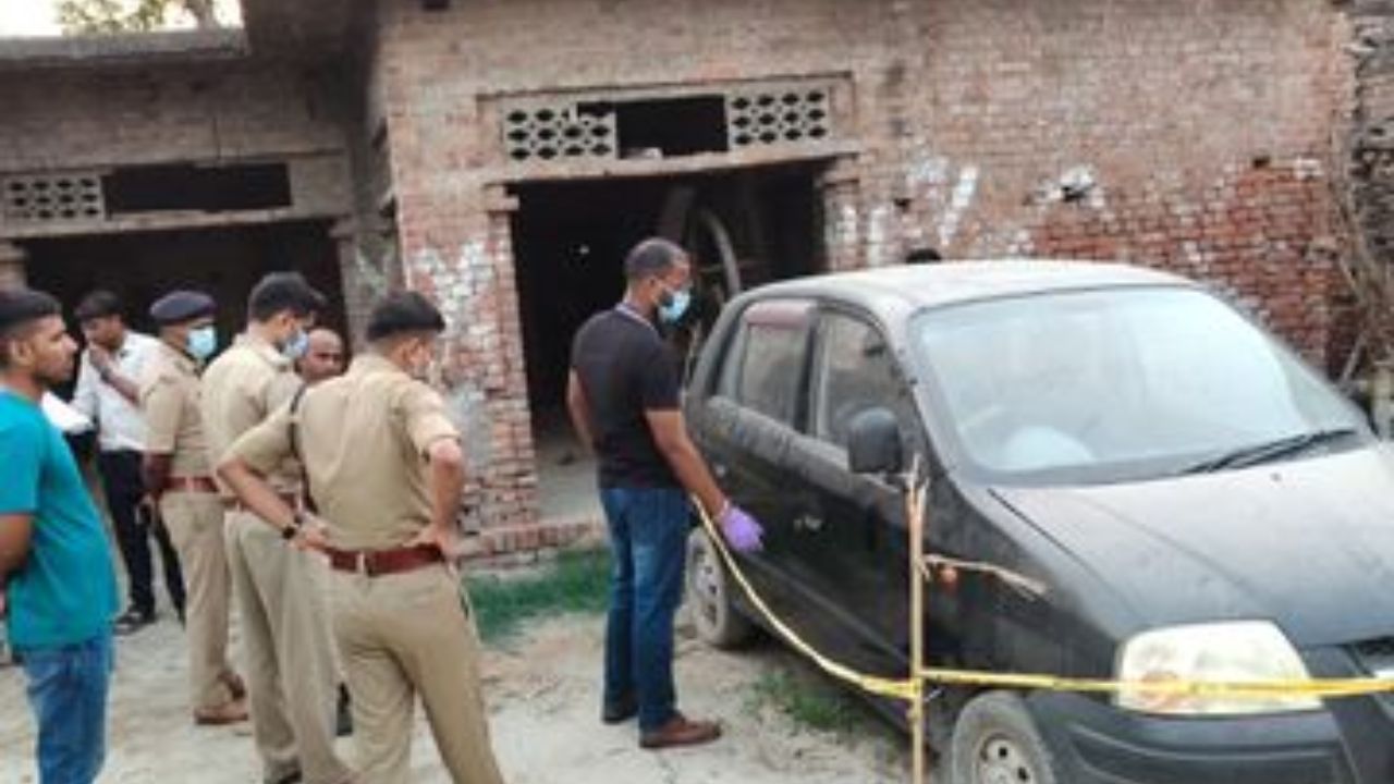 Bihar News: गोपलगंज में बंद कार के अंदर ऐसे हालात में मिला मासूम