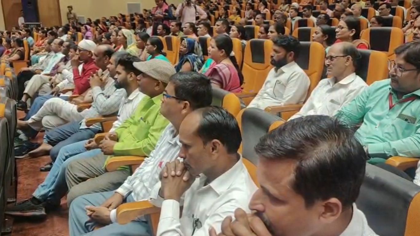 Gorakhpur News: शिक्षामित्रों के लिए बड़ी खुशखबरी अब नियमितीकरण पर नजर