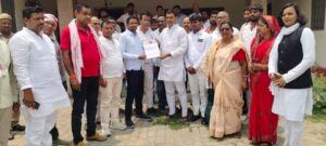 ज्वलंत मुद्दों पर सपाइयों का जोरदार प्रदर्शन, पुलिस घेराबंदी के बीच सौंपा ज्ञापन