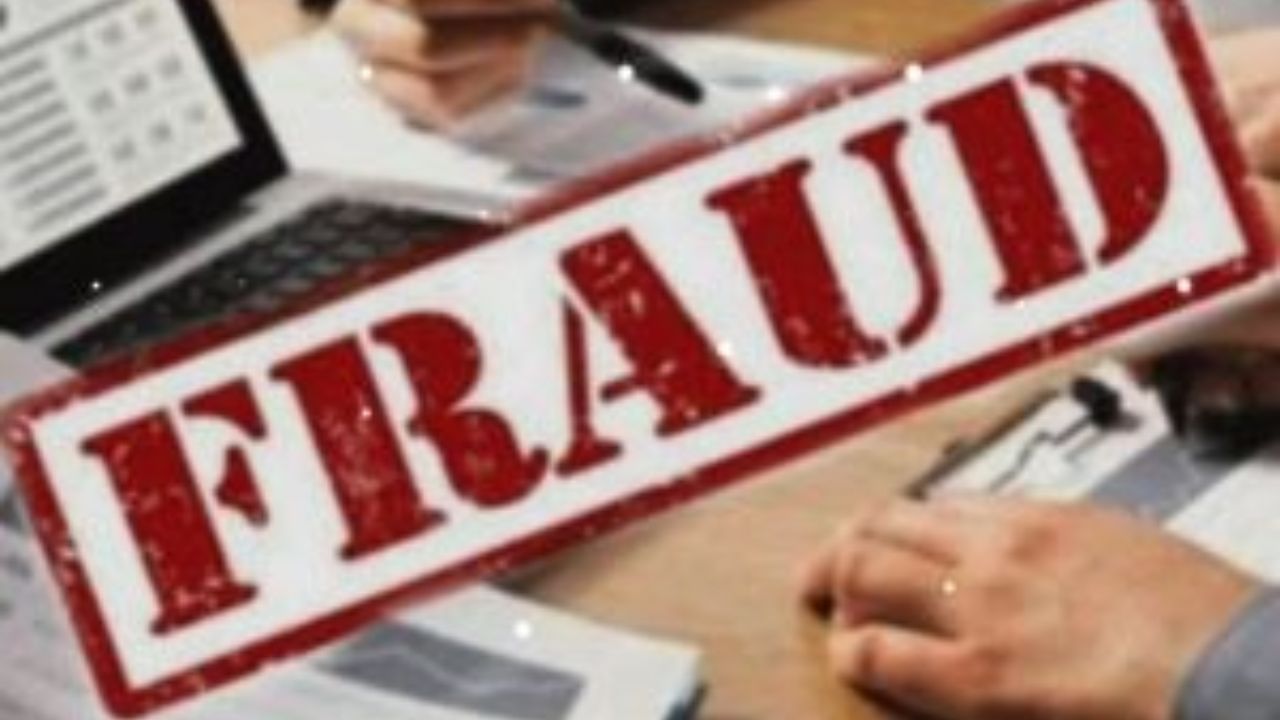 Gorakhpur: मुआवजा लेकर बेच दी जमीन, 11 साल बाद खुला 8 लाख का बड़ा फर्जीवाड़ा