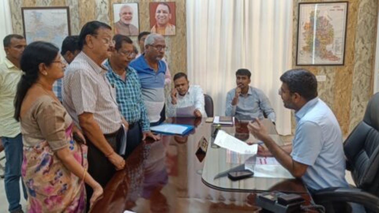 गोरखपुर में बड़ा गोरखधंधा, मृतक के नाम पर 20 साल बाद हुई रजिस्ट्री
