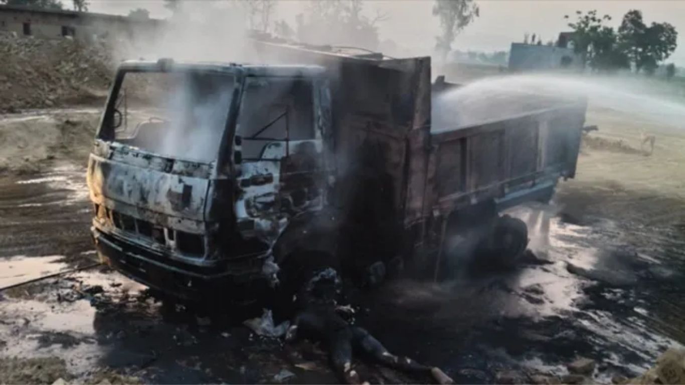 Ambedkar Nagar Accident: मिट्टी गिराने उठा था डंपर का डाला, पर पल भर में वो कैसे बन गया आग का गोला? जानें पूरा मामला