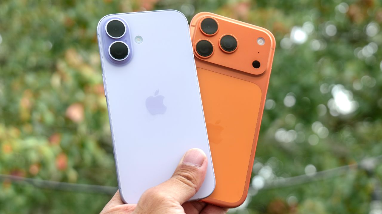 iPhone 18 vs iPhone 17: नया आईफोन खरीदने के लिए करें इंतजार या अभी लें मौजूदा मॉडल? जानें पूरी डिटेल