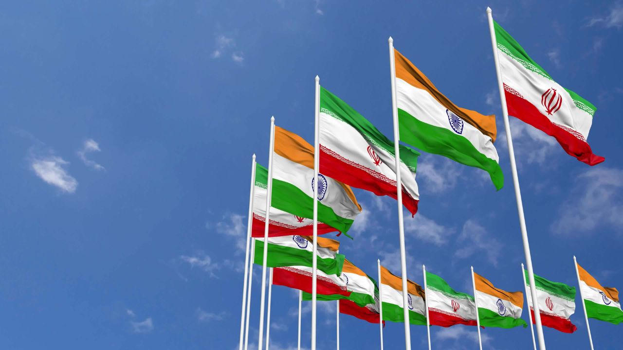 ईरान संकट से भारत पर मंडराया बड़ा खतरा! तेल, रुपये और कमाई पर पड़ सकता है ऐसा असर