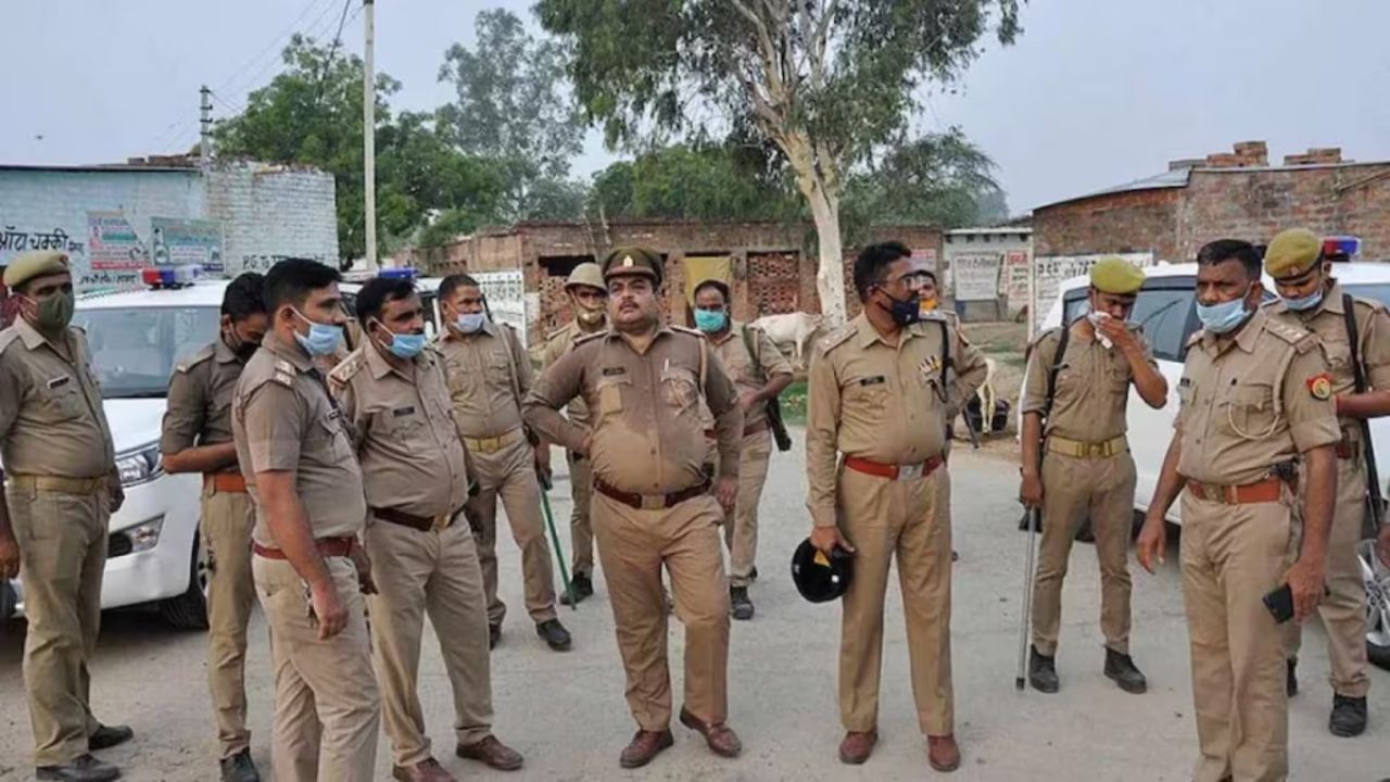 Kanpur News: वेतन वृद्धि की मांग को लेकर पेंट फैक्ट्री श्रमिकों का हंगामा, चौबेपुर-बिठूर मार्ग किया जाम