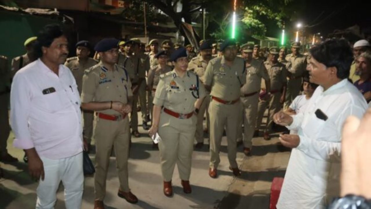 कानपुर देहात में चप्पे-चप्पे पर नजर, बकरीद से पहले एडीजी-डीआईजी का फ्लैग मार्च
