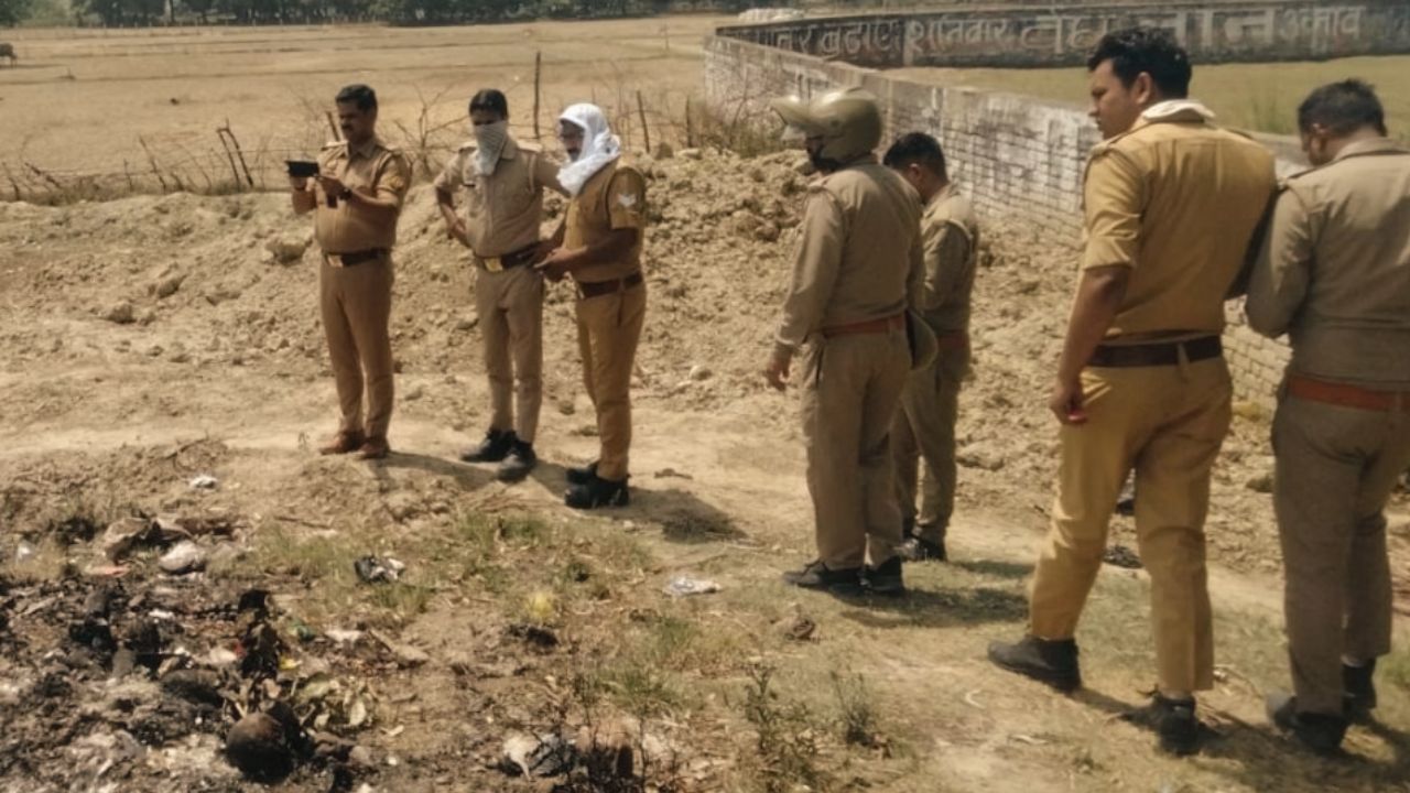 Kanpur: हाईवे किनारे कूड़े के ढेर में बिना कपड़ों के मिला अधजला शव! हर एंगल से जांच में जुटी पुलिस