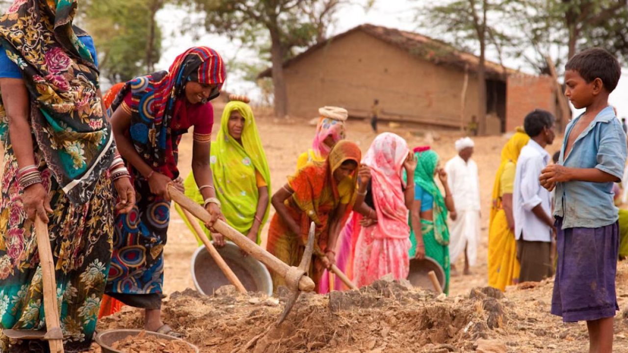 Labour Day 2026: कैसे हुई मजदूर दिवस की शुरुआत? जानिए 1 मई का इतिहास और 2026 की थीम का असली मतलब