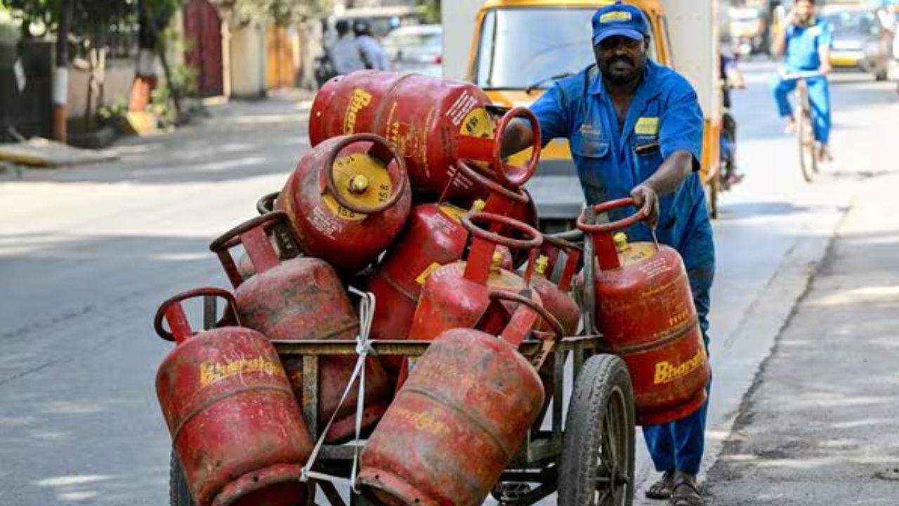एक झटके में महंगा हुआ LPG! क्या अब बाहर खाना भी हो जाएगा लग्ज़री? जानिए पूरा अपडेट