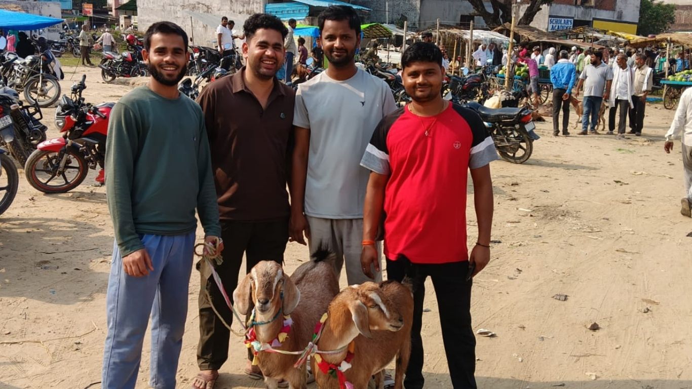 कोल्हुई: बकरा मंडी में बढ़े बकरों के दाम, बकरा ईद की तैयारियां तेज