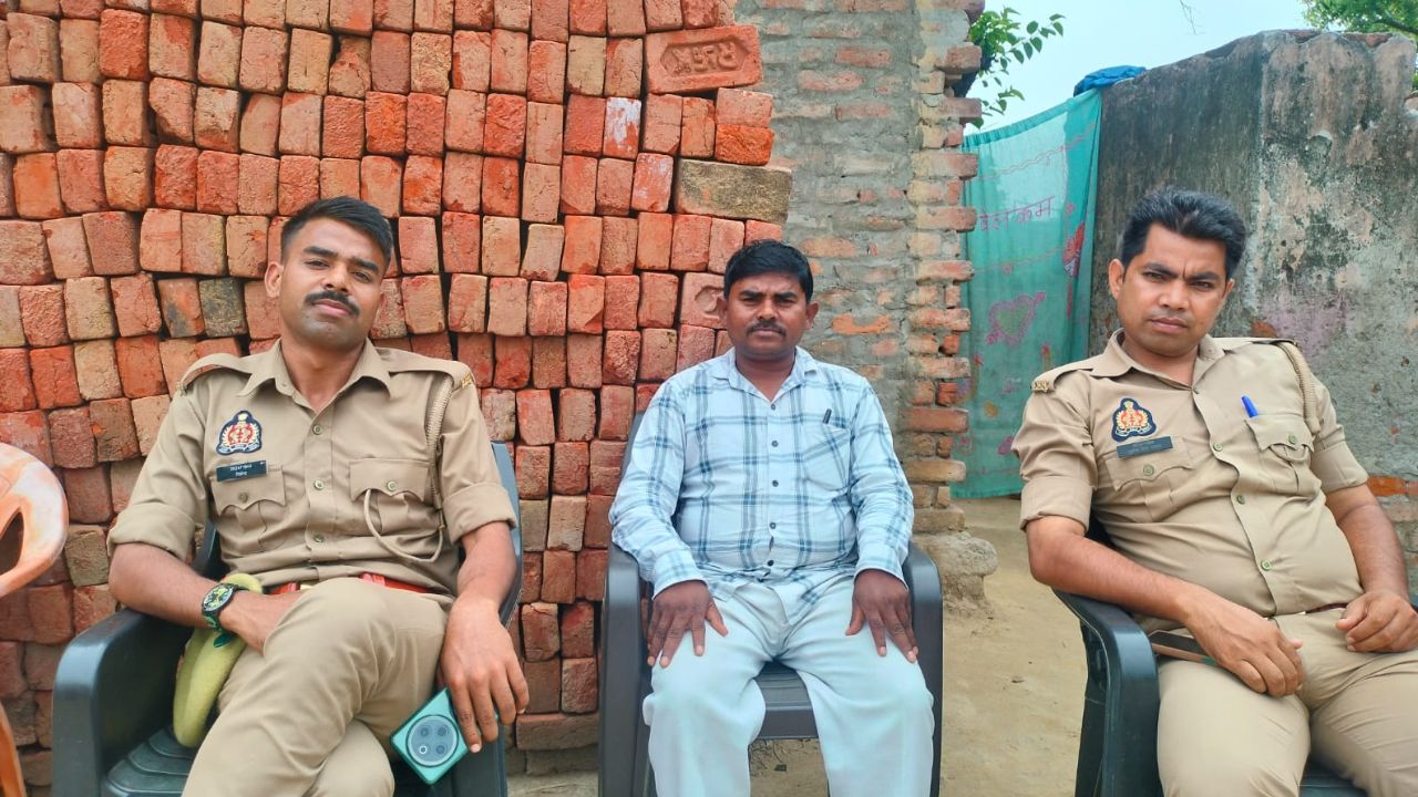 Maharajganj: प्रदर्शन करने जा रहे मजदूर नेता को पुलिस ने किया हाउस अरेस्ट