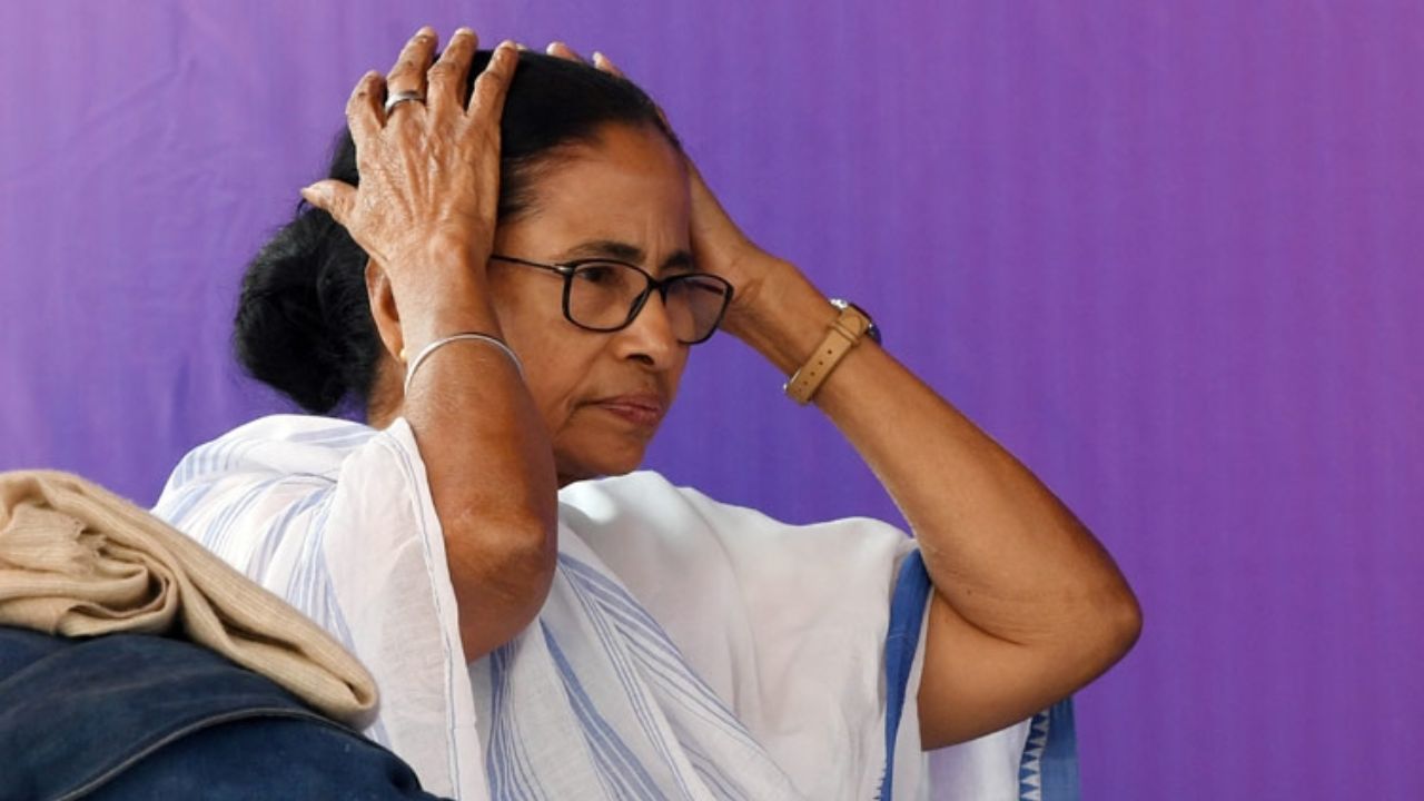 बंगाल में राज्यपाल का चला हंटर, ममता कैबिनेट को किया बर्खास्त, जानें नये CM के शपथ तक कौन चलायेगा राज्य?